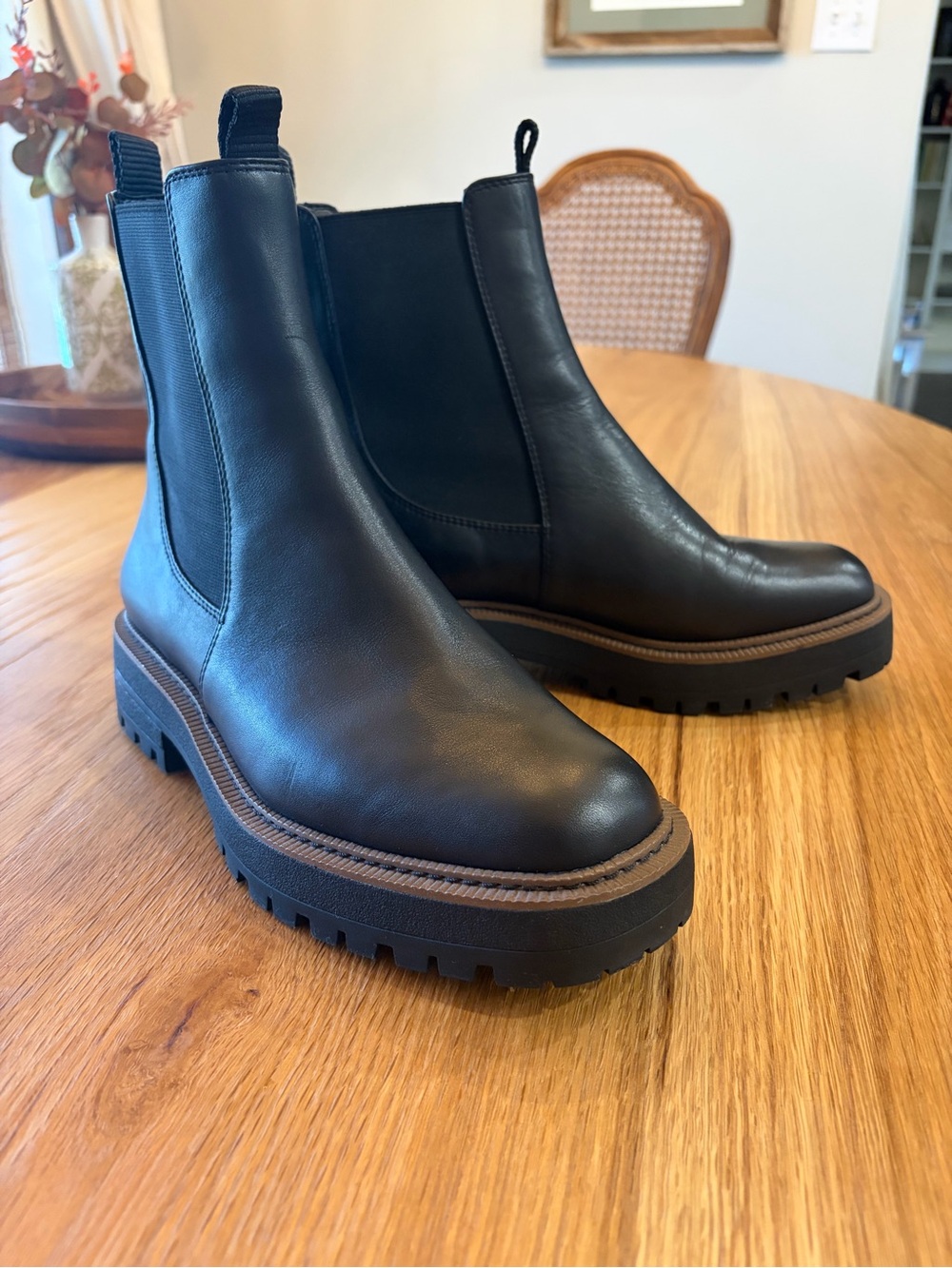 Sam Edelman Laguna Lug-Sole Chelsea Booties, size 9, EUC